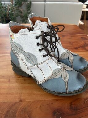 TMA Eyes Patchwork Booties sz 8